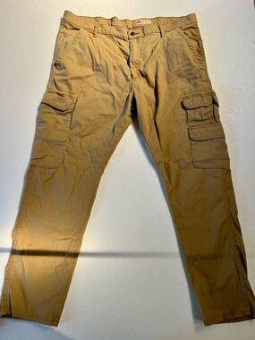 Wrangler Men's Tan Cargo Pants with Multiple Pockets 40*30